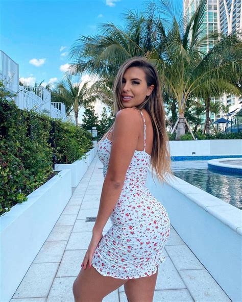 Madrid🌹/ Gran Canaria 🌺 💍 @mariojatiya 🐾 @ohananatalialozanofr 🤍 @fashionnovacurve Ambassador. . Natalia model instagram